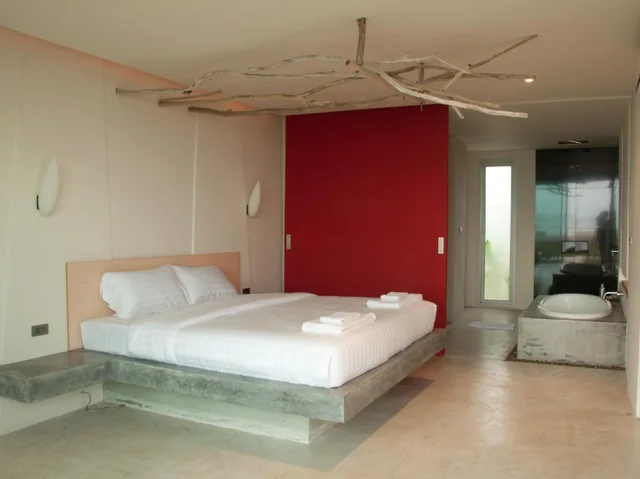 Z, Double Bed، Red Z The Ocean 1/2