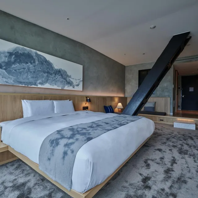 غرفة بسرير كينج بإطلالة على المتنزه بحوض استحمام، The Tower Hotel Nagoya 1/2