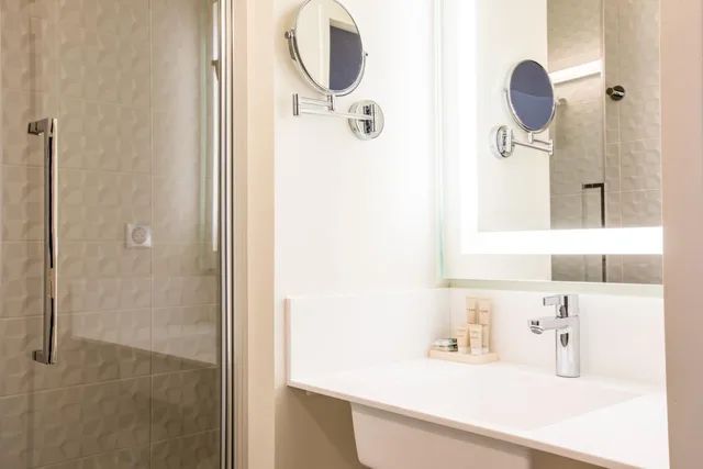 Family, 1 Double and 1 Single Bed, Mercure Paris Gennevilliers 4/5
