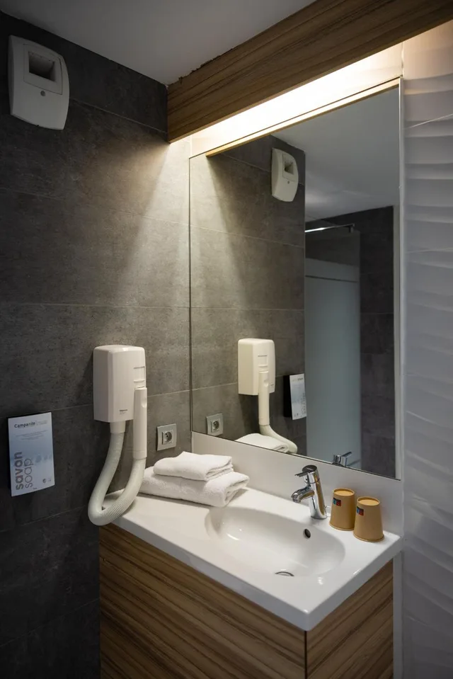 غرفة قياسية ثلاثية، CAMPANILE LIMOGES CENTRE - GARE 9/10