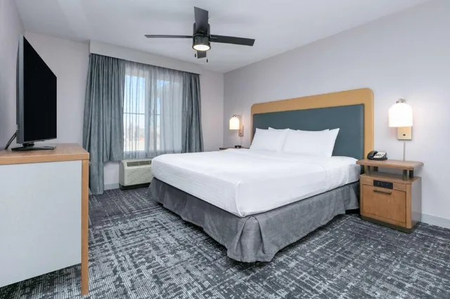 جناح بسرير كينج مع أريكة لذوي الإعاقة، Homewood Suites by Hilton Rock Springs 1/3