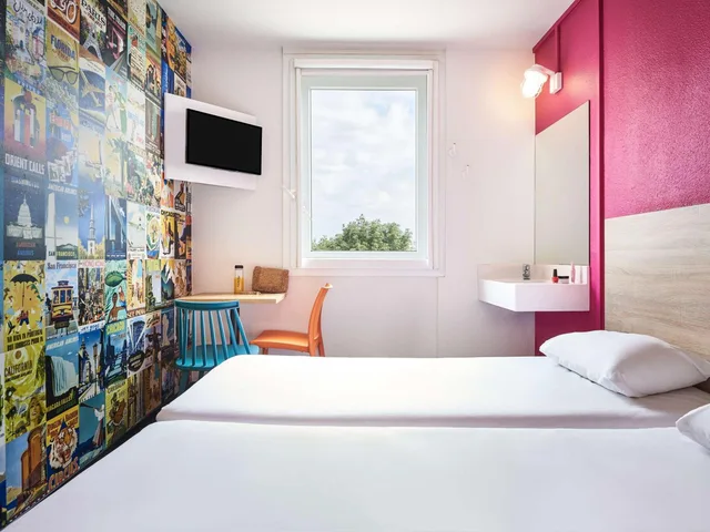 Car, Twin Beds, Shared Bathroom، hotelF1 Roissy CDG 5/10