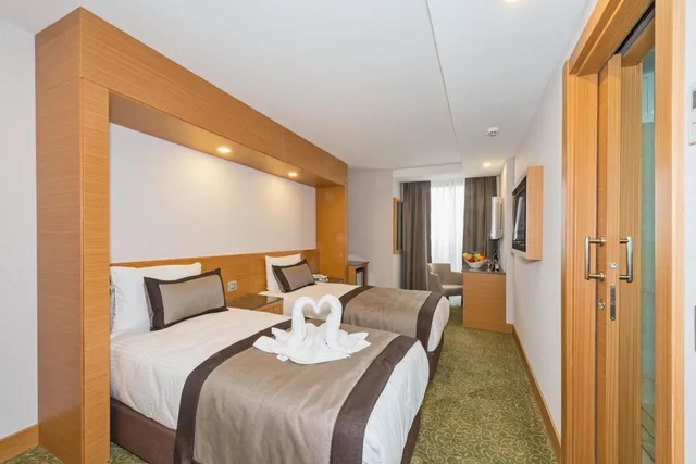 غرفة بسرير مزدوج أو سريرين منفصلين، Bisetun Hotel 6/10