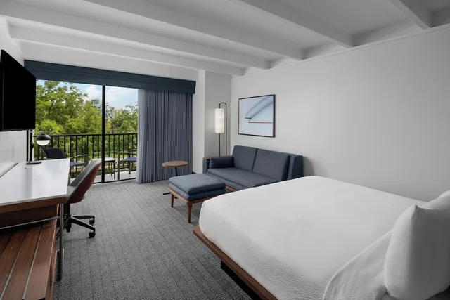 غرفة بسرير كينج مع أريكة، Courtyard Fort Lauderdale East Lauderdale By the Sea 1/7