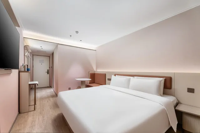 Superior, Queen Bed, Elan Hotel Guangzhou Huangshi 1/1