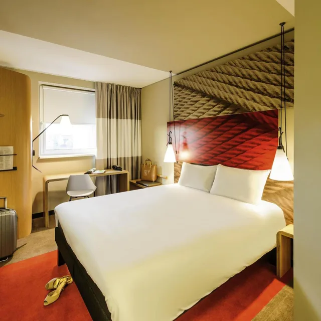 Superior, Queen Bed, Sofa, ibis Hamburg City 6/10