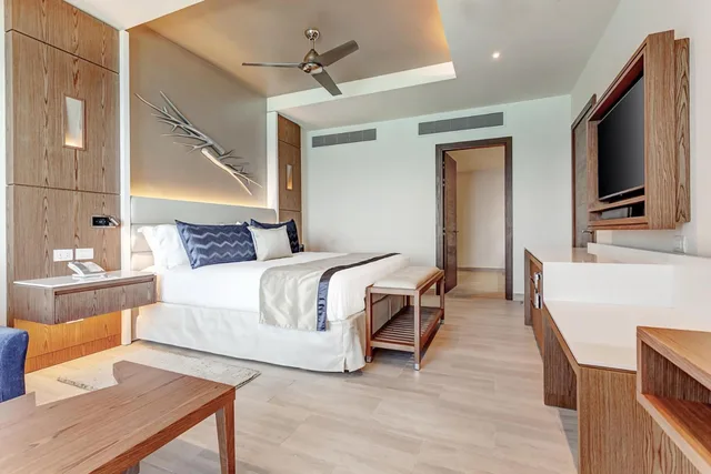 1 Bedroom, Diamond Club, Presidential, Luxury, Suite, King Bed, Sunset View، Royalton CHIC Cancun, An Autograph Collection (ex Royalton Cancun) 1/2