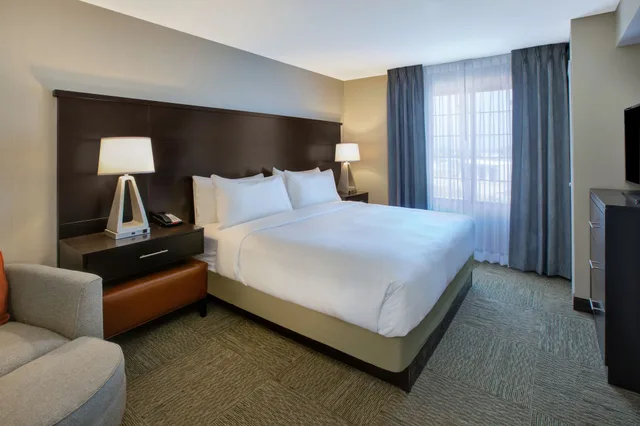 جناح بسرير كينج بغرفة نوم واحدة لذوي الإعاقة، Staybridge Suites Benton Harbor St Joseph 2/3