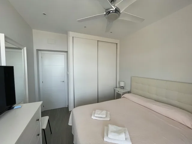 شقة سوبيريور بسرير مزدوج بإطلالة على البحر بغرفة نوم واحدة مع أريكة، Torre de la Roca 3/6