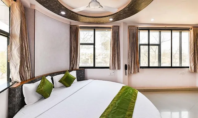 جناح، Treebo Skylon Hotel 2/3