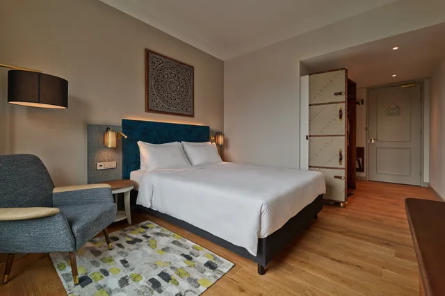 غرفة قياسية بسرير كوين، voco The Hague 3/10