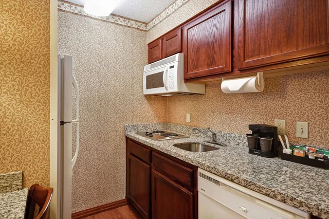 جناح بسريرين مزدوجين بغرفة نوم واحدة مع أريكة، Homewood Suites by Hilton Richmond-Chester 6/9
