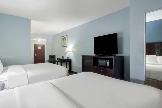 Standard, 2 Queen Beds, Baymont by Wyndham Mineral Wells 3/9