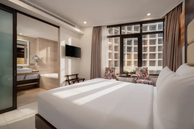 Senior, Deluxe, Double Bed, Holiday Beach Hotel Danang 2/8
