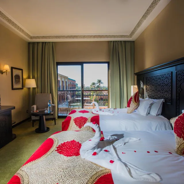 غرفة بسرير مزدوج أو سريرين منفصلين بإطلالة على المسبح، Hotel Riad Ennakhil 2/10