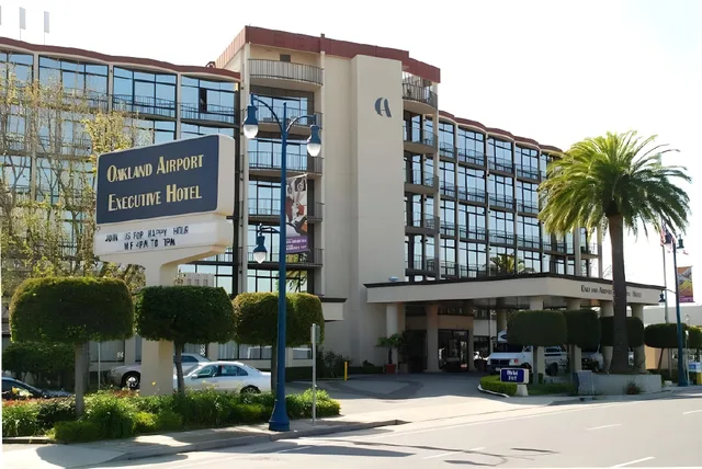 غرفة بريميوم بسريرين مزدوجين، Oakland Airport Executive Hotel 3/3