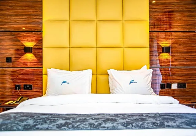 غرفة سوبيريور بسرير كوين، Caledonian Suites 5/7