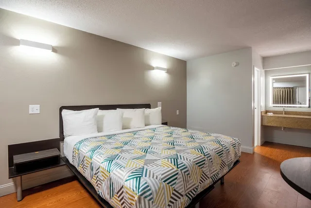 غرفة قياسية بسرير كينج للمدخنين، Motel6 Richmond, VA - Midlothian Turnpike 9/10