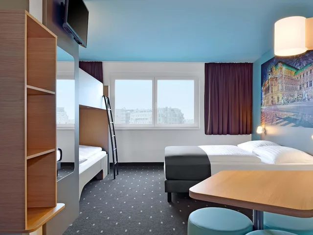 غرفة عائلية بسرير كوين وسرير بطابقين، B&B Hotel Wien-Hbf 4/4