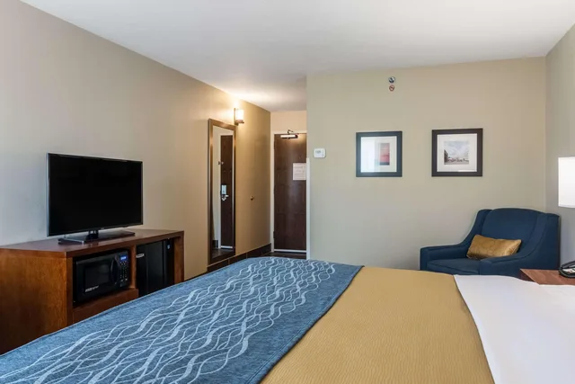 جناح بسرير كينج، Comfort Inn Edwardsville - St. Louis 3/3