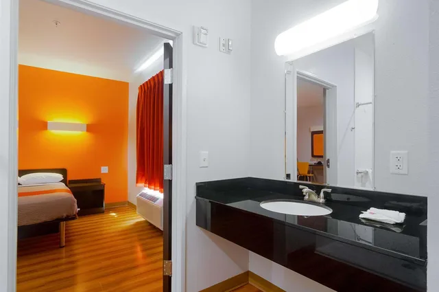 غرفة بسرير كينج لذوي الإعاقة، Motel6 Midland Tx 9/10