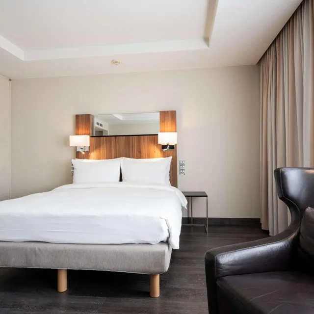 غرفة بريميوم بسرير كينج، Radisson Blu Conference Hotel, Dusseldorf 6/10
