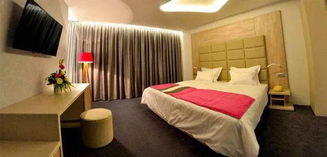 غرفة كومفورت بسرير مزدوج أو سريرين منفصلين، COLORS INN HOTEL SARAJEVO 1/1
