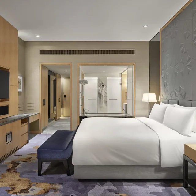غرفة بريميوم بسرير كينج وسريرين منفصلين، Intercontinental Ningbo 1/15