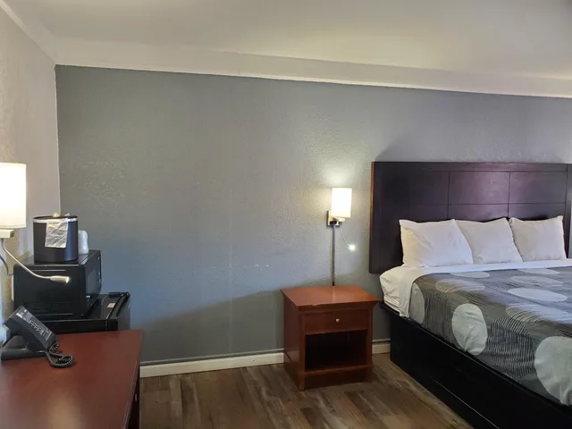 Room, King Bed, Relax Inn 6/10