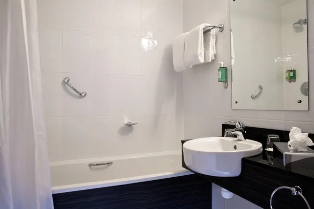 Family, Double Bed, Leonardo Hotel Cork 4/5