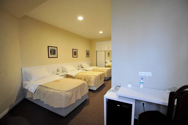 غرفة قياسية ثلاثية بثلاثة أسرّة، ZP HOTEL 2/2