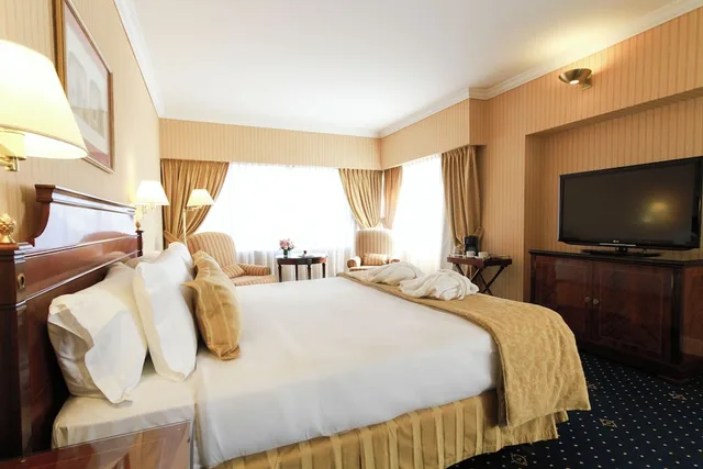 Executive, Suite, King Bed, Corner, Hotel Emperador Buenos Aires 2/7