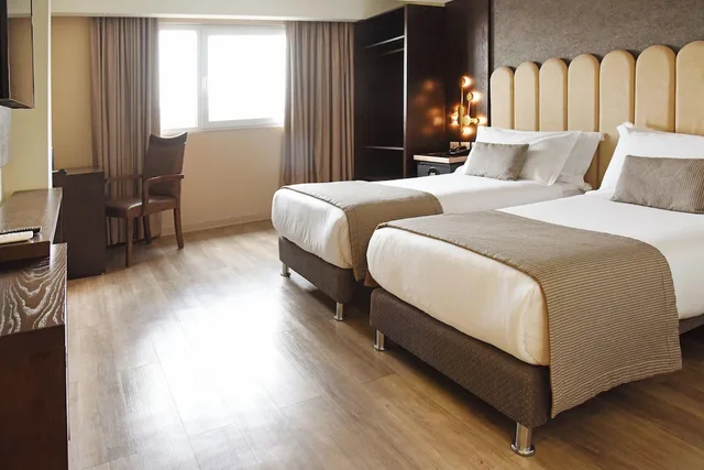 غرفة بسريرين منفصلين بإطلالة على المدينة، Hotel He Wang 1/10