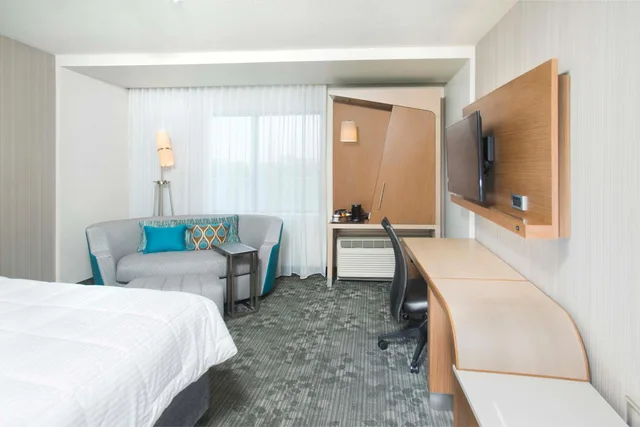 Room, King Bed, Sofa, High Floor, Courtyard Redwood City 4/7