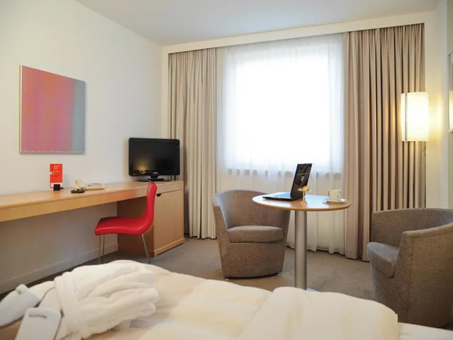 غرفة سوبيريور بسرير كينج وسرير كوين، Novotel Dusseldorf City West 4/9