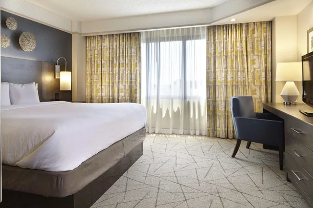 جناح بسرير كينج، Embassy Suites by Hilton Atlanta Galleria 2/3