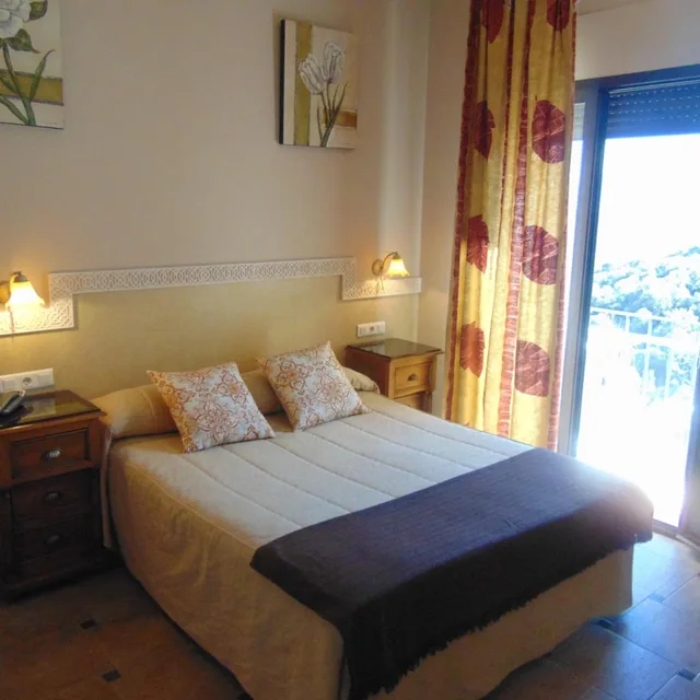 غرفة بسريرين منفصلين بحمام خاص، Hotel Sierra de Araceli Lucena 2/10