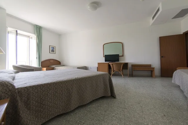 Room, Triple, 1 Double and 1 Single Bed, Sea View, Eden 2/8