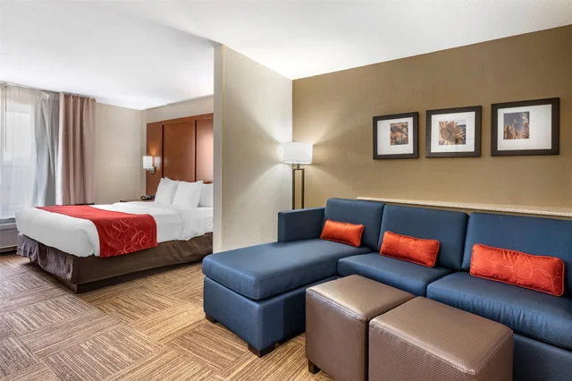 Upgrade, Suite, King Bed، Comfort Suites Urbana Champaign University Area 2/4