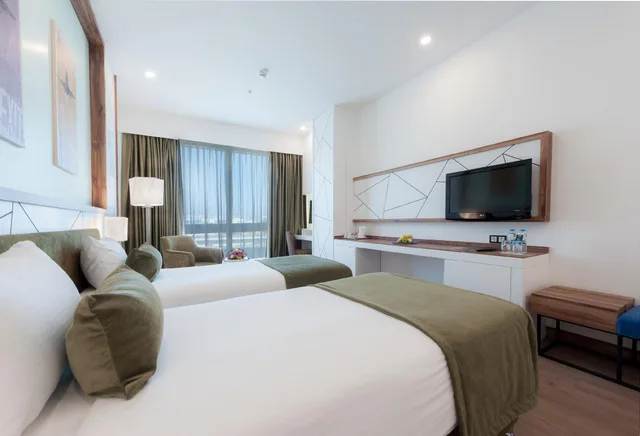 Junior Suite, King Bed, ISG Airport Hotel 1/1
