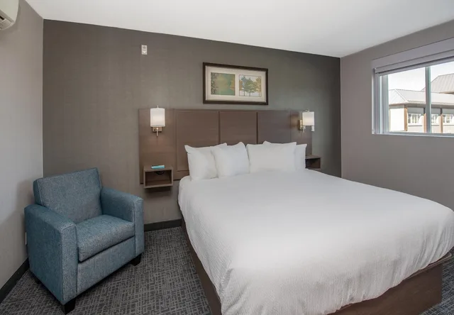 Coast, Comfort, Queen Bed، Coast Lethbridge Hotel and Conference Centre 4/9