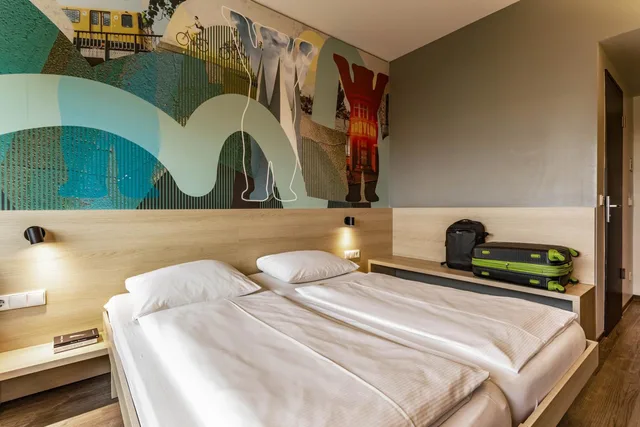 غرفة سوبيريور بسريرين منفصلين، MEININGER Hotel Berlin Airport 3/3