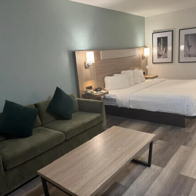 غرفة بسرير كينج مع أريكة، Quality Inn Casa Grande I-10 3/6