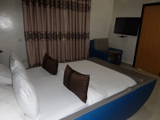 غرفة تنفيذية بسرير كينج، Primal Hotel GRA-Ikeja 2/5