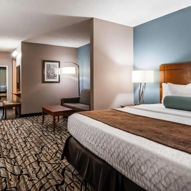 جناح بسرير كينج مع أريكة بحوض استحمام لذوي الإعاقة، Best Western Plus Blaine At The National Sports Center 4/10