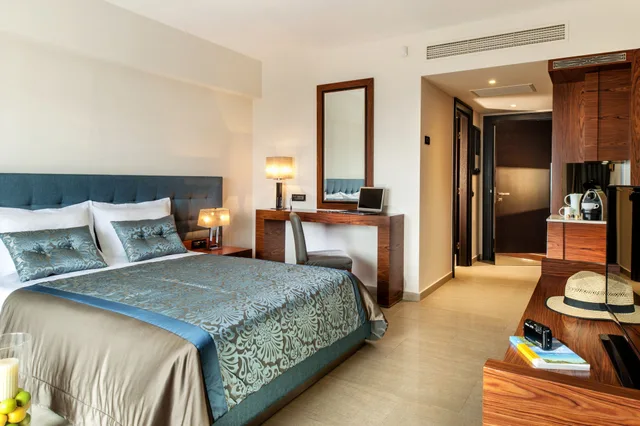 Room, King Bed, Garden View, Sofa, Pomegranate Wellness Spa Hotel 2/7