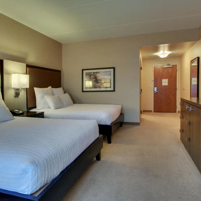 Standard, Queen Bed, Track Side، The Inn at Charles Town 2/9