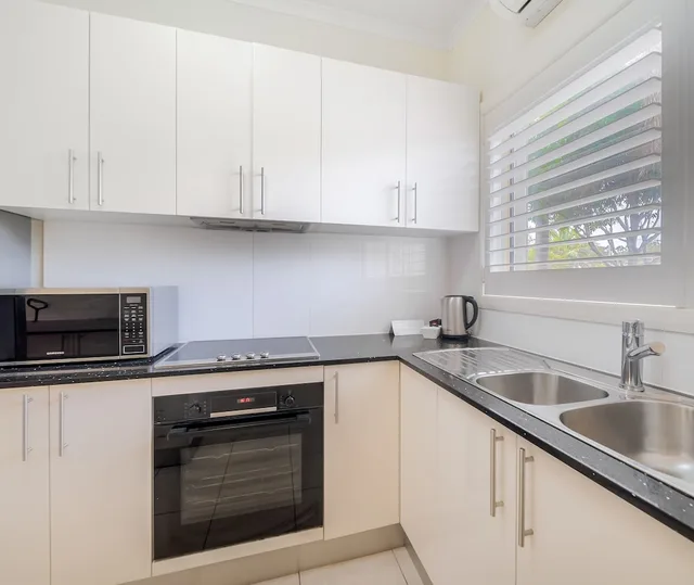 Two Bedroom Lagoon، Oaks Port Stephens Pacific Blue Resort 9/9