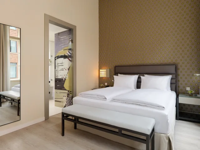 لوفت سوبيريور، H10 Berlin Ku'Damm, Berlin 1/7