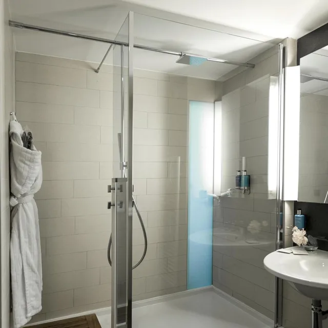 Superior, Double or Twin Bed, Street View، Royal Antibes - Luxury Hotel, Residence, Beach & SPA 5/7